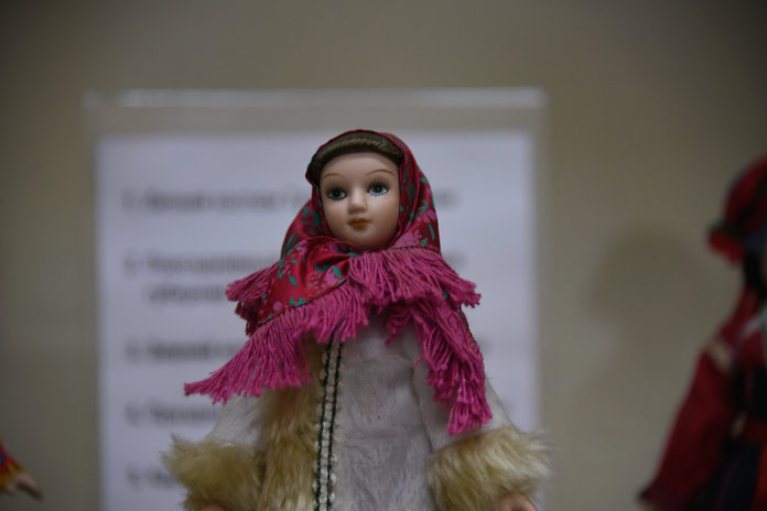 Коллекцию эксклюзивных кукол ручной работы в старинных костюмах собрала преподаватель из Свободного