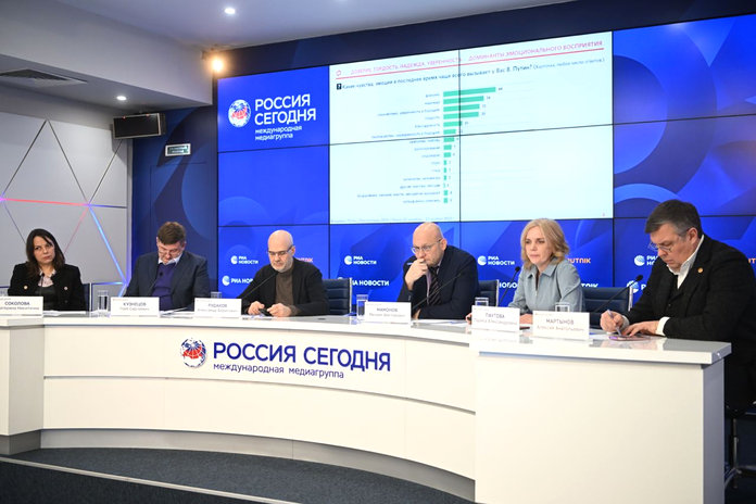 Эксперты: абсолютное большинство россиян хотят, чтобы Владимир Путин выдвинулся на новый срок