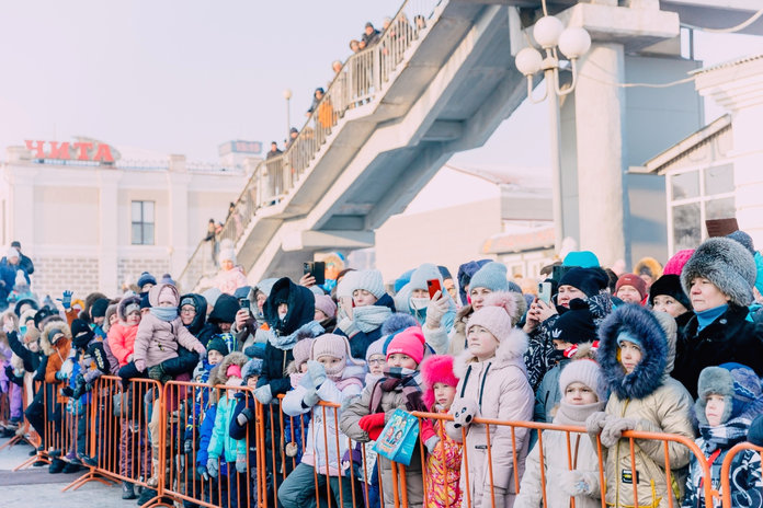 Более 5,5 тысяч жителей Приамурья и Забайкалья встретили поезд Деда Мороза