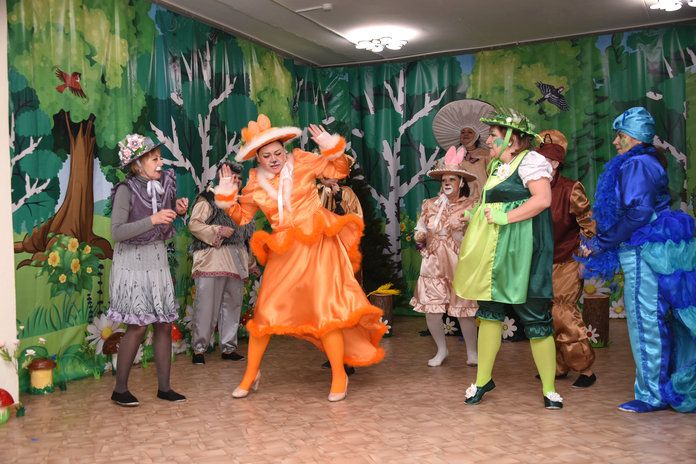 Театральная студия Свободненского детского дома подарила юным зрителям «Лесную историю»