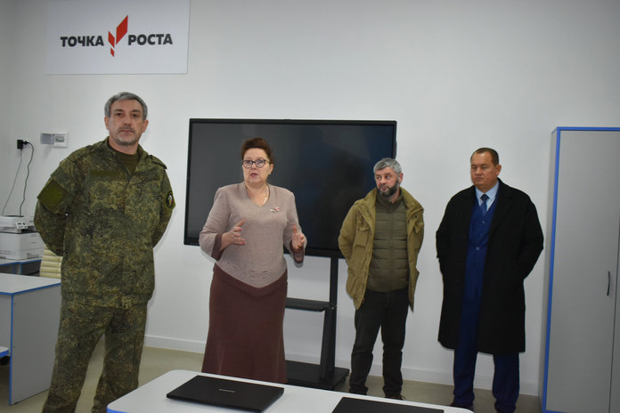 Губернатор Василий Орлов посетил начавшие работу при участии амурчан объекты в подшефном районе ДНР