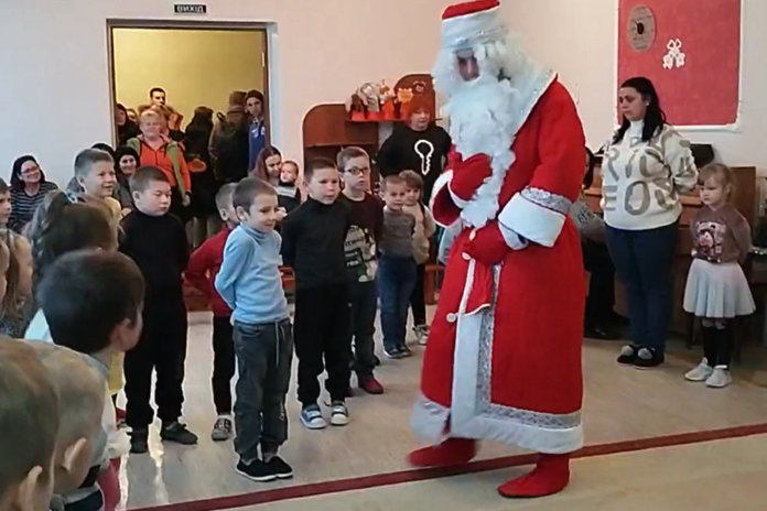 Молодогвардеец из Приамурья стал «Дедом Морозом» в Северодонецке