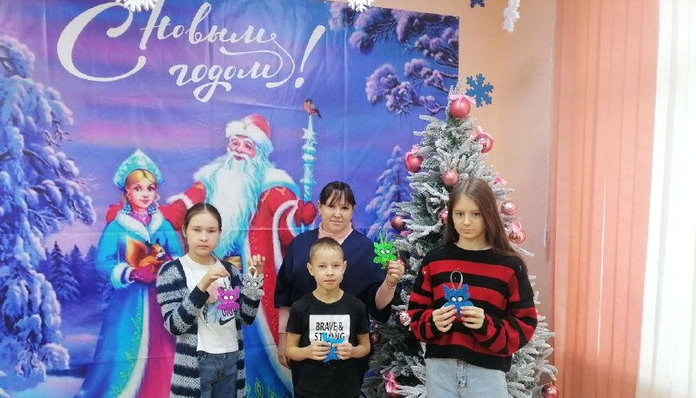 Подарки и экскурсия на космодром: в Приамурье участников СВО и их семьи поздравили с Новым годом