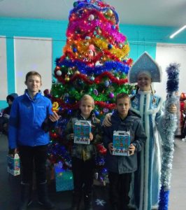 Дети двух районов и города Циолковский получили подарки от депутата амурского Заксобрания