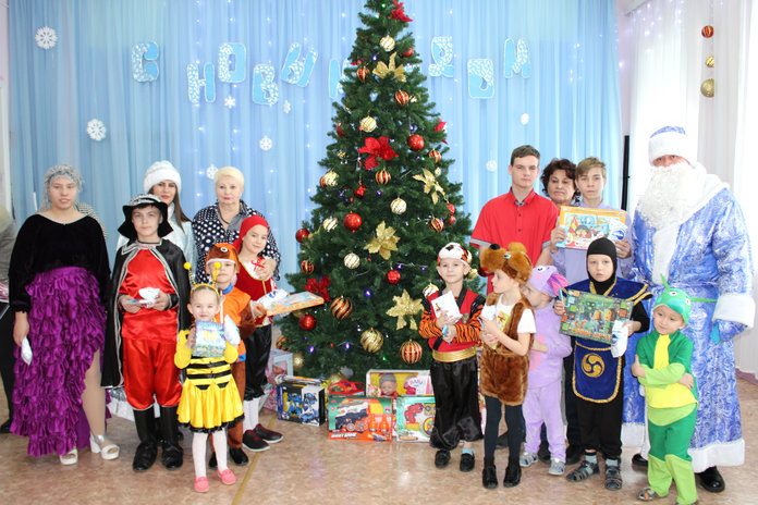 Дед Мороз и Снегурочка из полиции пришли в Свободненский детский приют с подарками