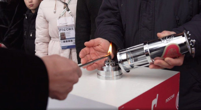 «Сердце России»: в Амурскую область доставили частичку огня семейного очага из Свято-Троицкого монастыря