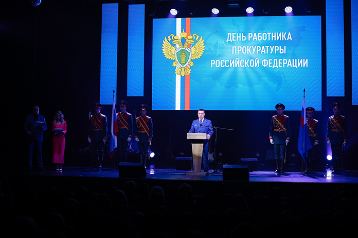 Губернатор Василий Орлов поздравил сотрудников амурской прокуратуры с профессиональным праздником