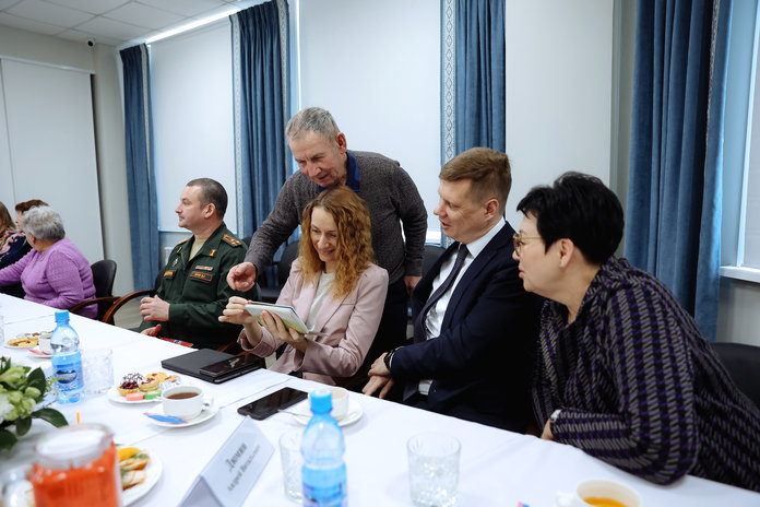 Губернатор Василий Орлов встретился с амурскими семьями героев СВО