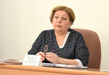 Председатель горсовета Тамара Музыченко от имени депутатов поздравила женщин Свободного