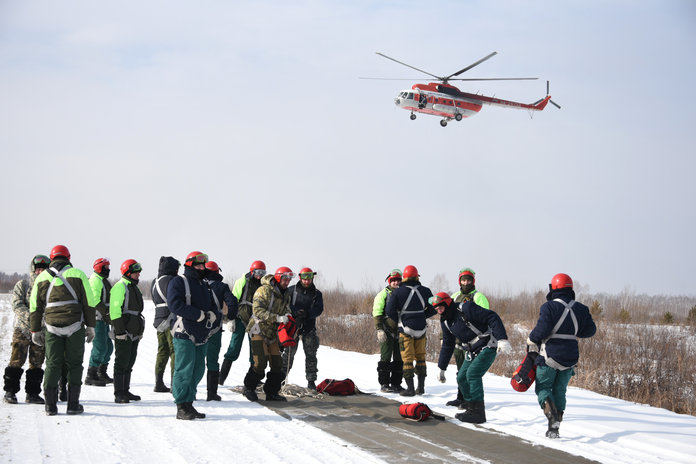 На Амурской авиабазе начались тренировки пожарных-десантников