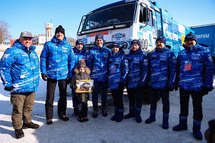 Губернатор Василий Орлов пожелал успеха участникам российско-китайских авторалли на льду реки Амур