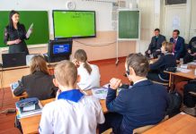 Школа в Свободненском районе получила от шефов оборудование для кабинета иностранных языков
