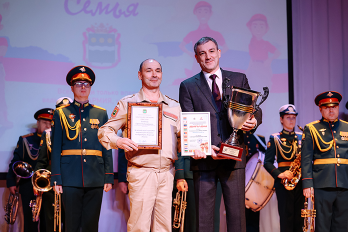 Губернатор Василий Орлов вручил награды лучшим представителям движения «Юнармия» в Приамурье