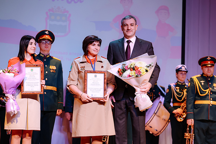 Губернатор Василий Орлов вручил награды лучшим представителям движения «Юнармия» в Приамурье