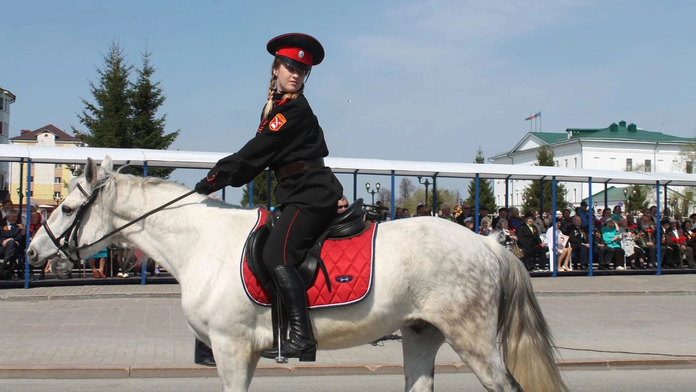 Увлечение конным спортом помогает молодому специалисту Амурского ГХК в работе
