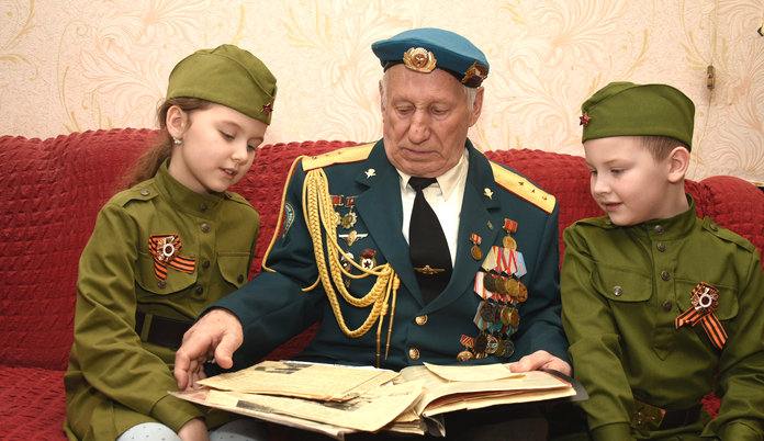 Бравый десантник Николай Крюков отметил в Свободном своё 85-летие