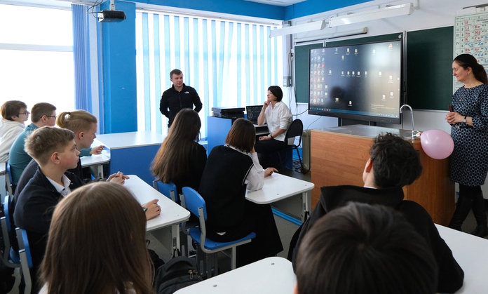 «Газпром-класс» в свободненской школе знакомится со специальностями Амурского ГПЗ