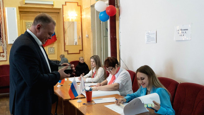 «Мы сделали выбор в пользу сильной страны и уверенного будущего»: депутаты «Единой России» голосуют на выборах Президента
