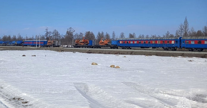 Пассажирские поезда задерживаются из-за схода 20 вагонов грузового состава в Амурской области