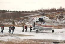 К месту обвала горных пород на руднике в Амурской области вылетел вертолёт МЧС России