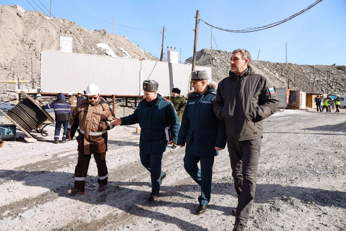 Губернатор Приамурья Василий Орлов работает на месте ЧС на руднике «Пионер»