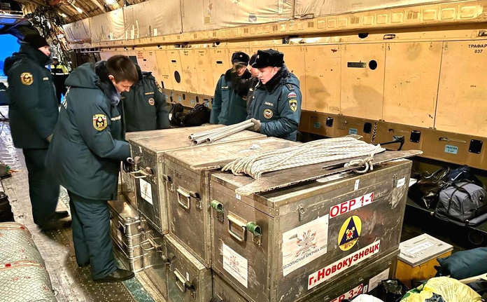 Спецборт с группировкой спасателей и оборудованием направлен из Новокузнецка в Амурскую область