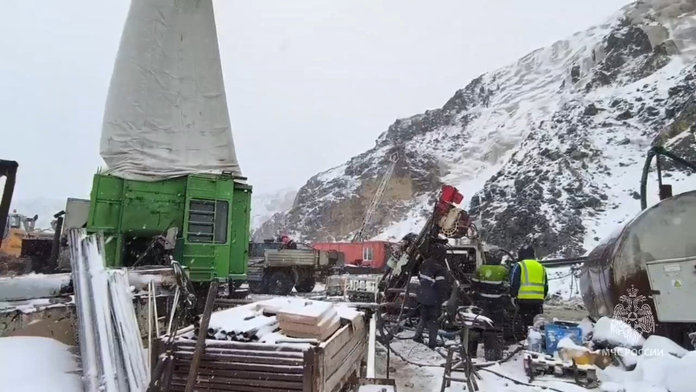 Аварийно-спасательные работы на руднике «Пионер» осложняют погодные условия