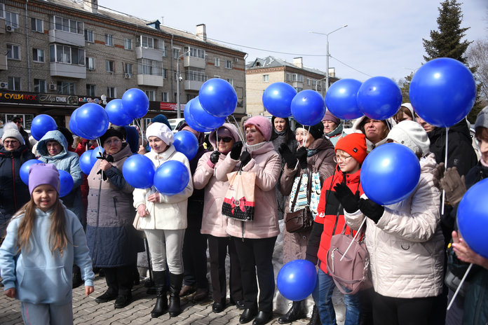 Свободненцы вновь активно поддержали акцию «Зажги синим!»