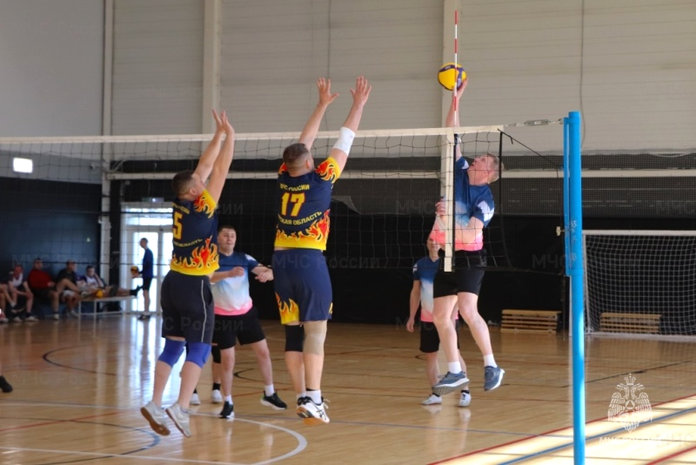 Областные соревнования по волейболу памяти Виктора Баженова прошли в Свободном