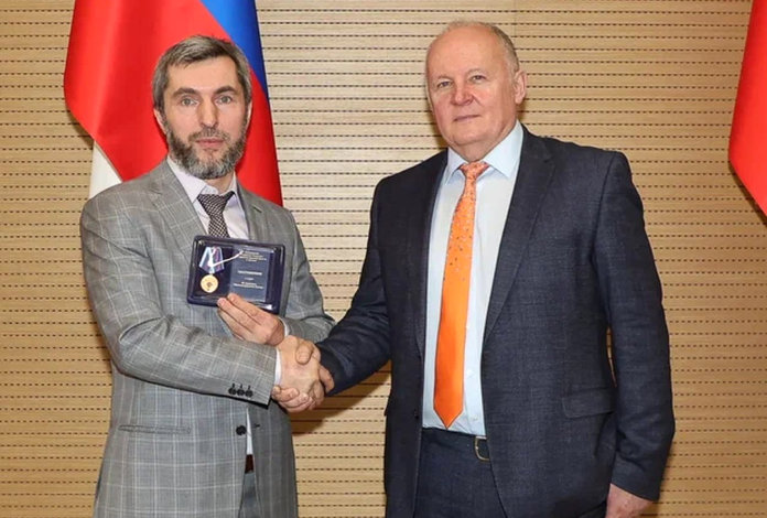 Писатель Сергей Лукьяненко получил награду за вклад в развитие Дальнего Востока