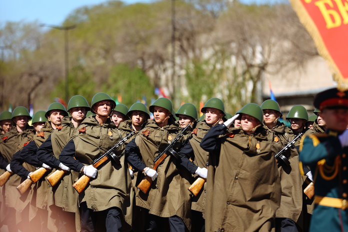 Столица Приамурья встретила День Великой Победы торжественным маршем гарнизона