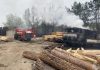 Пожар на пилораме в Свободненском районе охватил и прилегающий к посёлку лес