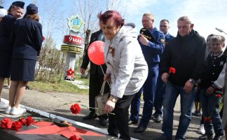 Митинги у вечного огня и памятника генералу Карбышеву провели в Свободном железнодорожники